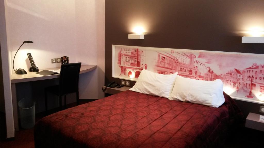 Hotel De La Cloche Dole Room photo